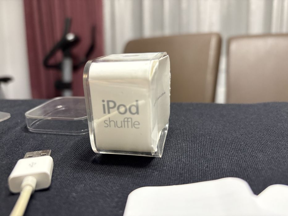 Ipod Shuffle 4th generation 2GB