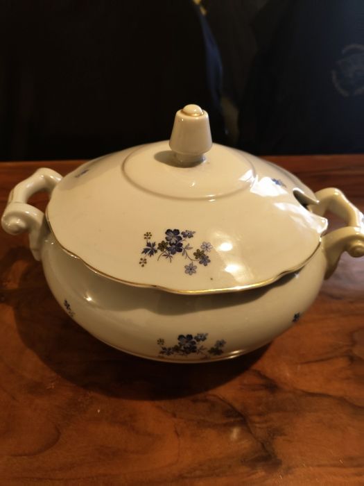 Стари Български порцеланови супник и чайник...