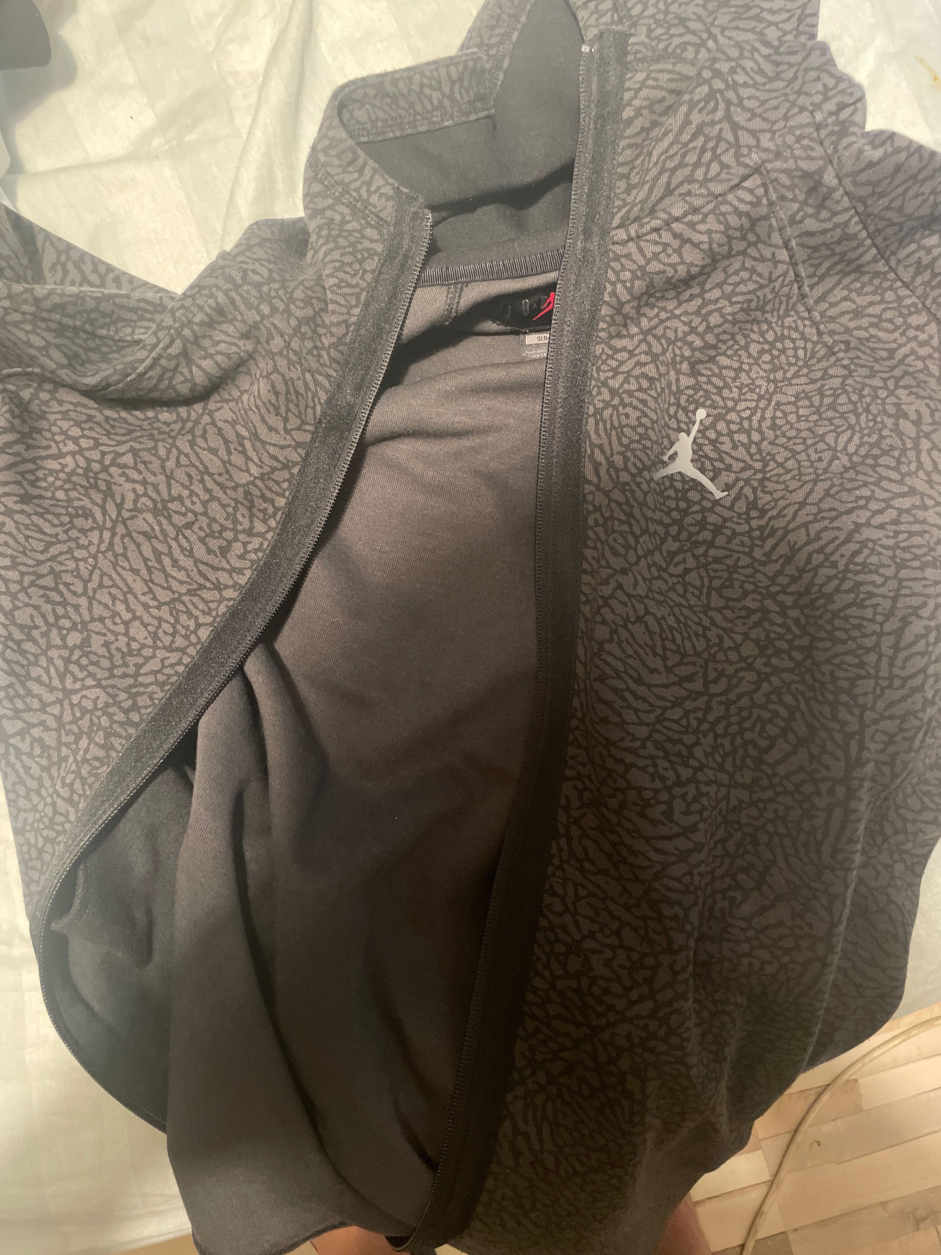 4 оригинални горнища найк тек Джордан и under armour и Адидас спешно