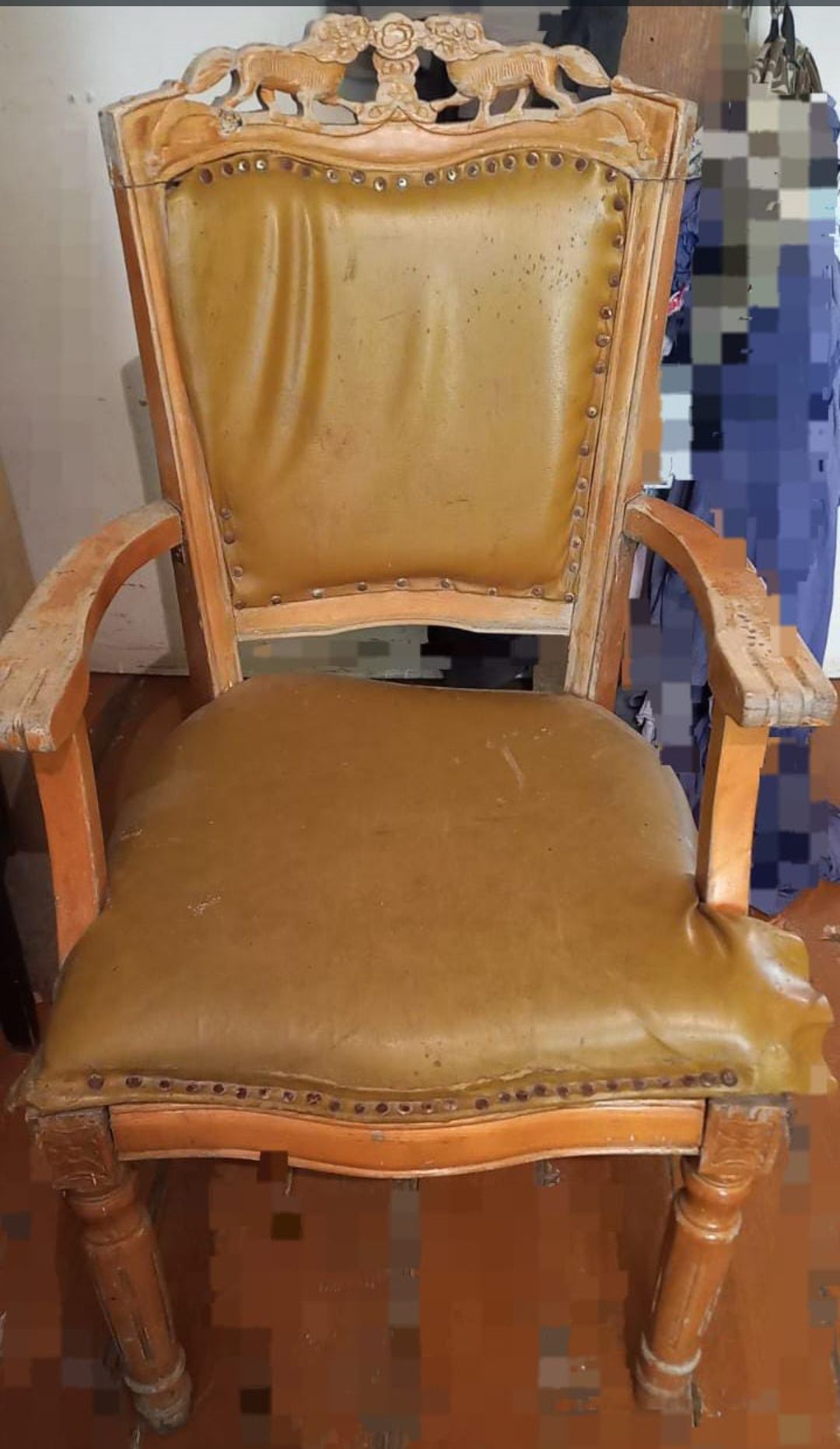 Кресло старинное на реставрацию