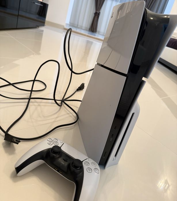 Vand ps5 slim 1tb.DOAR RIDICARE PERSONALĂ!!!