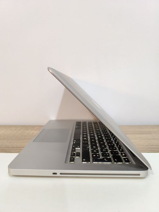 Macbook Pro 13" i5 8gb 128gb ssd Video 1.5gb