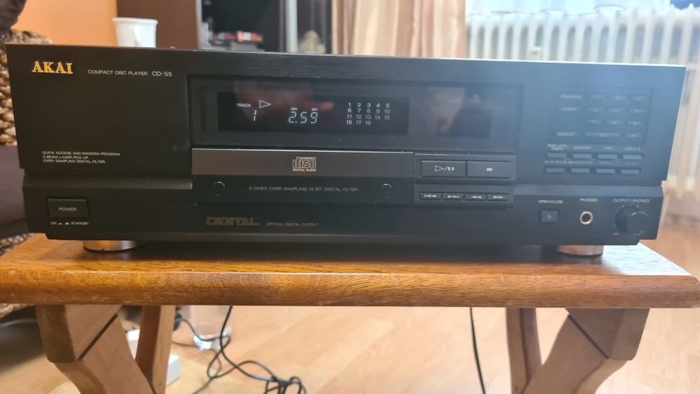 Vand cd player Akai si Sony
