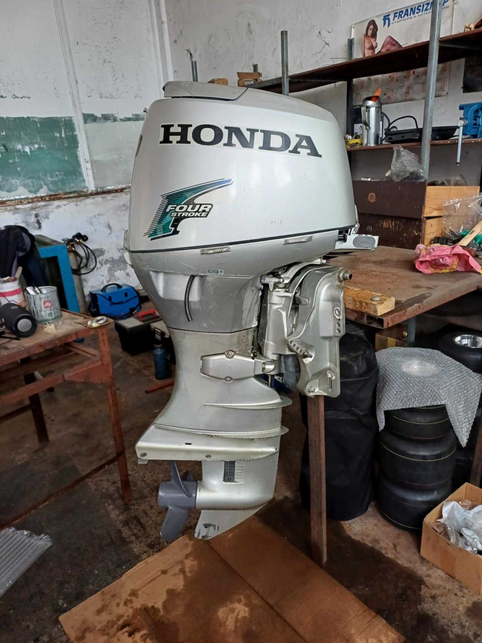 Извън бордов мотор за лодка Honda 40