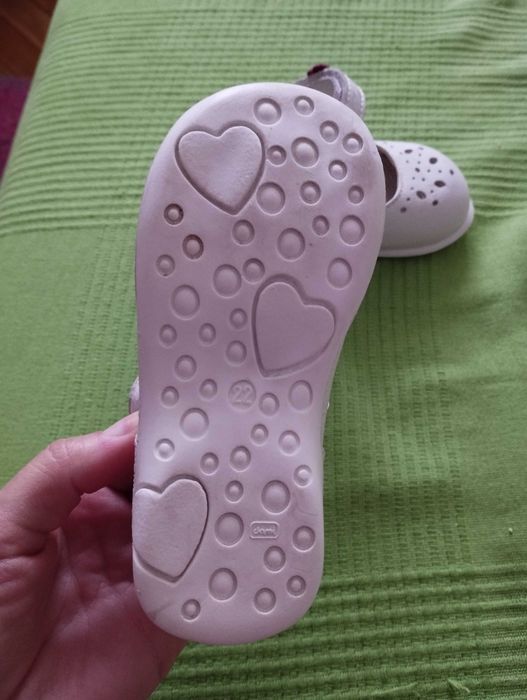 Vând balerini pantofi fetițe albi număr 22 din piele Tino