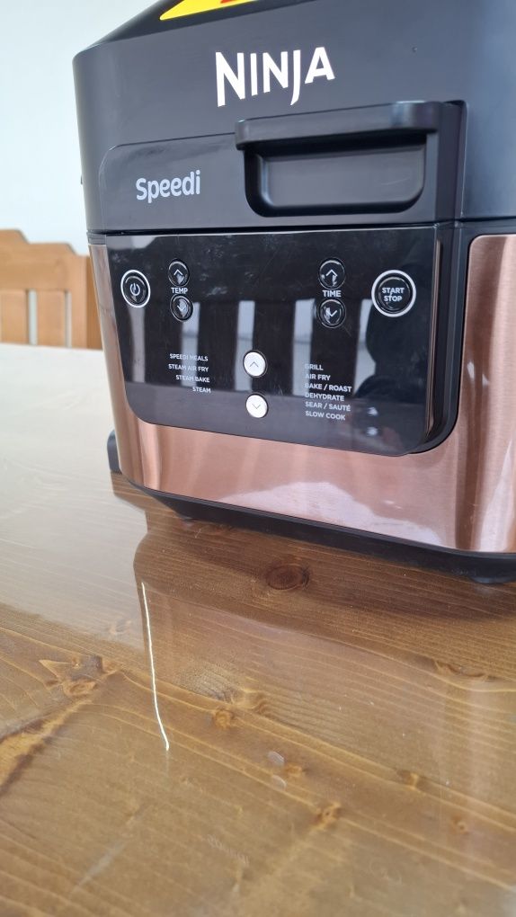 Мултикукър,Фрайър Ninja Speedi ON400EUCP,1760 W,5.7л10 програми.златен