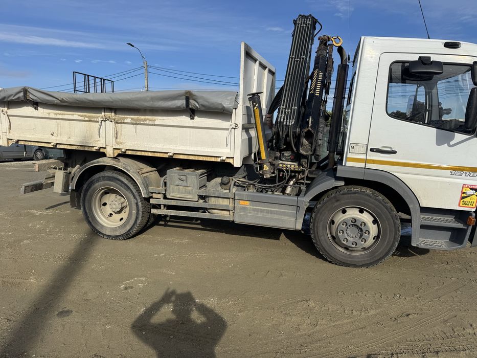 Mercedes Atego basculabil cu macara