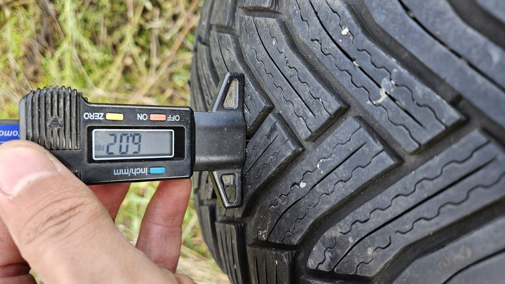 2бр гуми 215 60 16 дот 23 мишелин