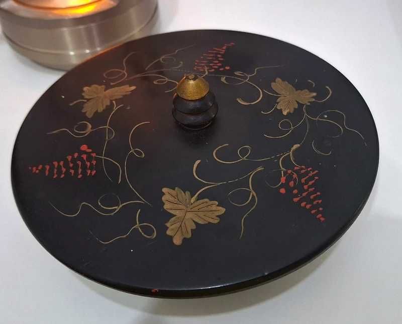 Cutie de bijuterii din lemn