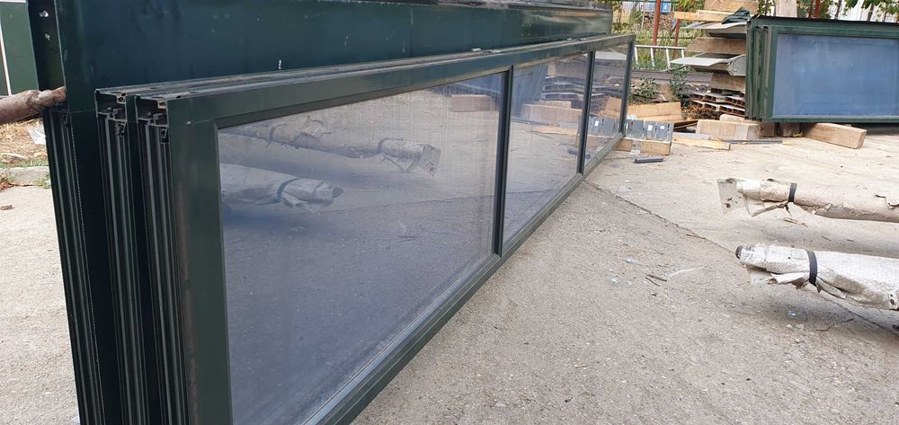 Vand porti,usi sectionale industriale 4x4m vitrate electrice HildTore.