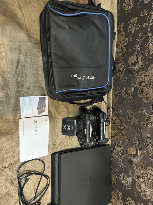 Продам ps4, почти новая