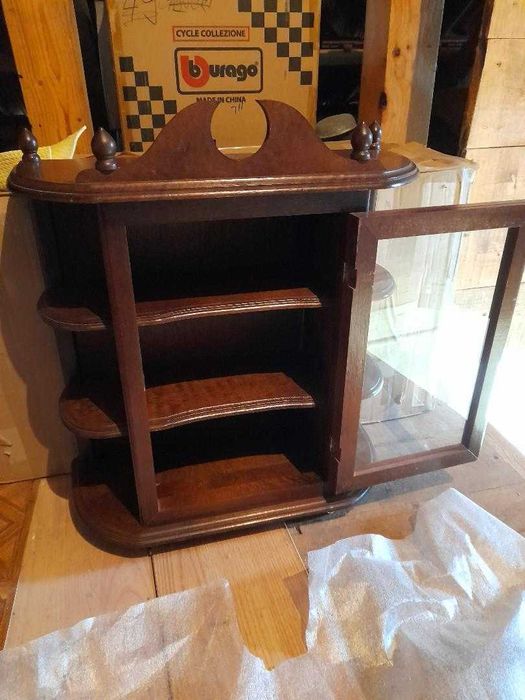 2 Etajere din lemn cu vitrina