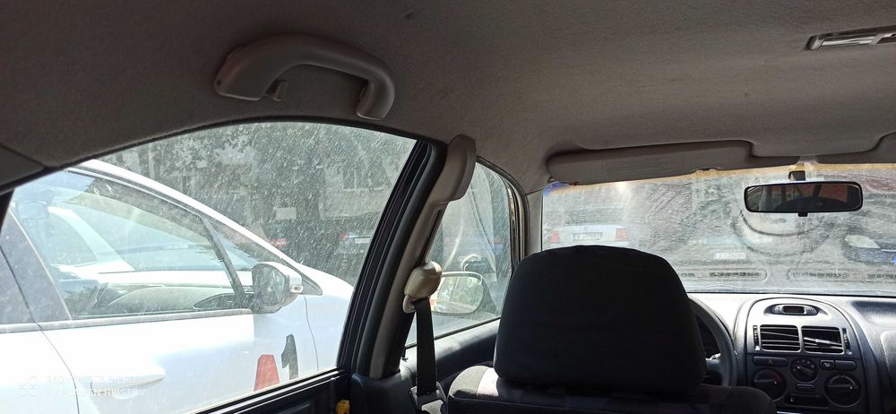 Митсубиши carisma бензин и дръжки за вратите.