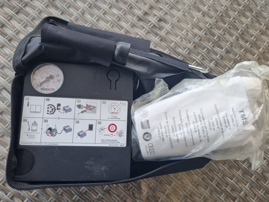 Compresor auto 12V umflat roti