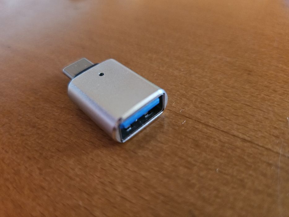 Адаптор  и usb за прехвърляне на данни