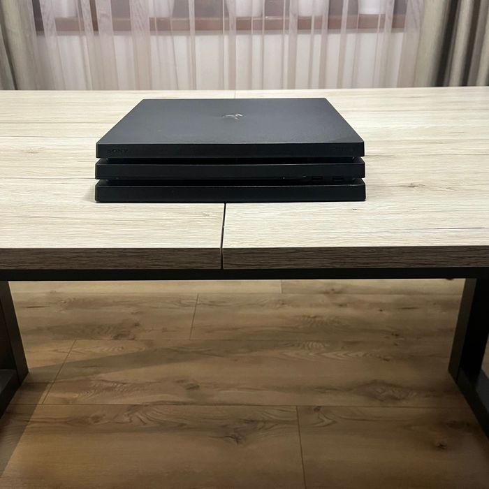 Consola PlayStation 4 PRO, 1TB, 1 controller + 1 joc cadou