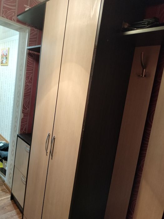 Продам прихожую .