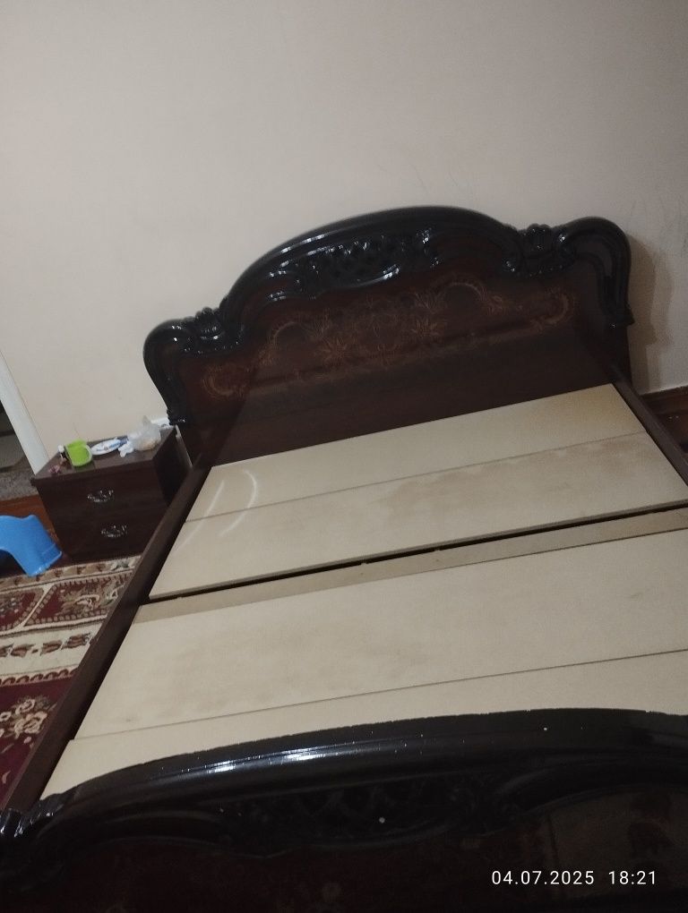 Продам двухспальную кровать