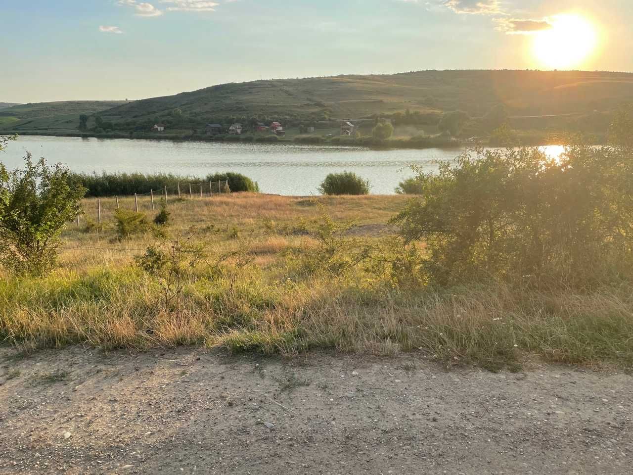 Proprietar vând teren pentru cabană pe malul lacului Taga, 1200 mp