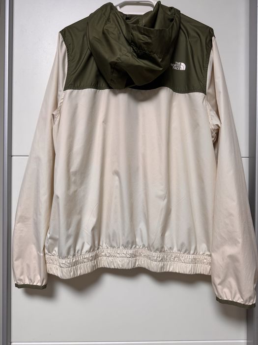 Продавам дамска ветровка