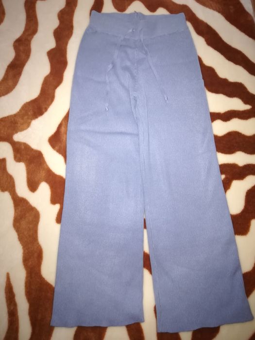 Pantaloni Stradivarius mărimea 24,purtati o data, impecabili