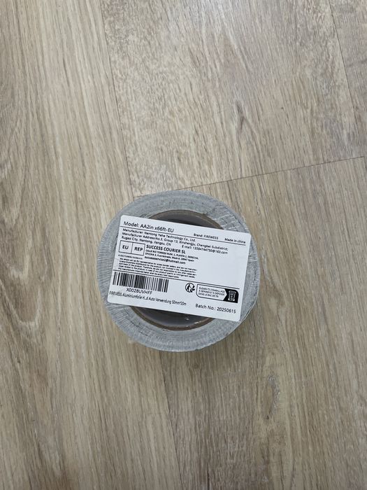 Banda adeziva din aluminiu