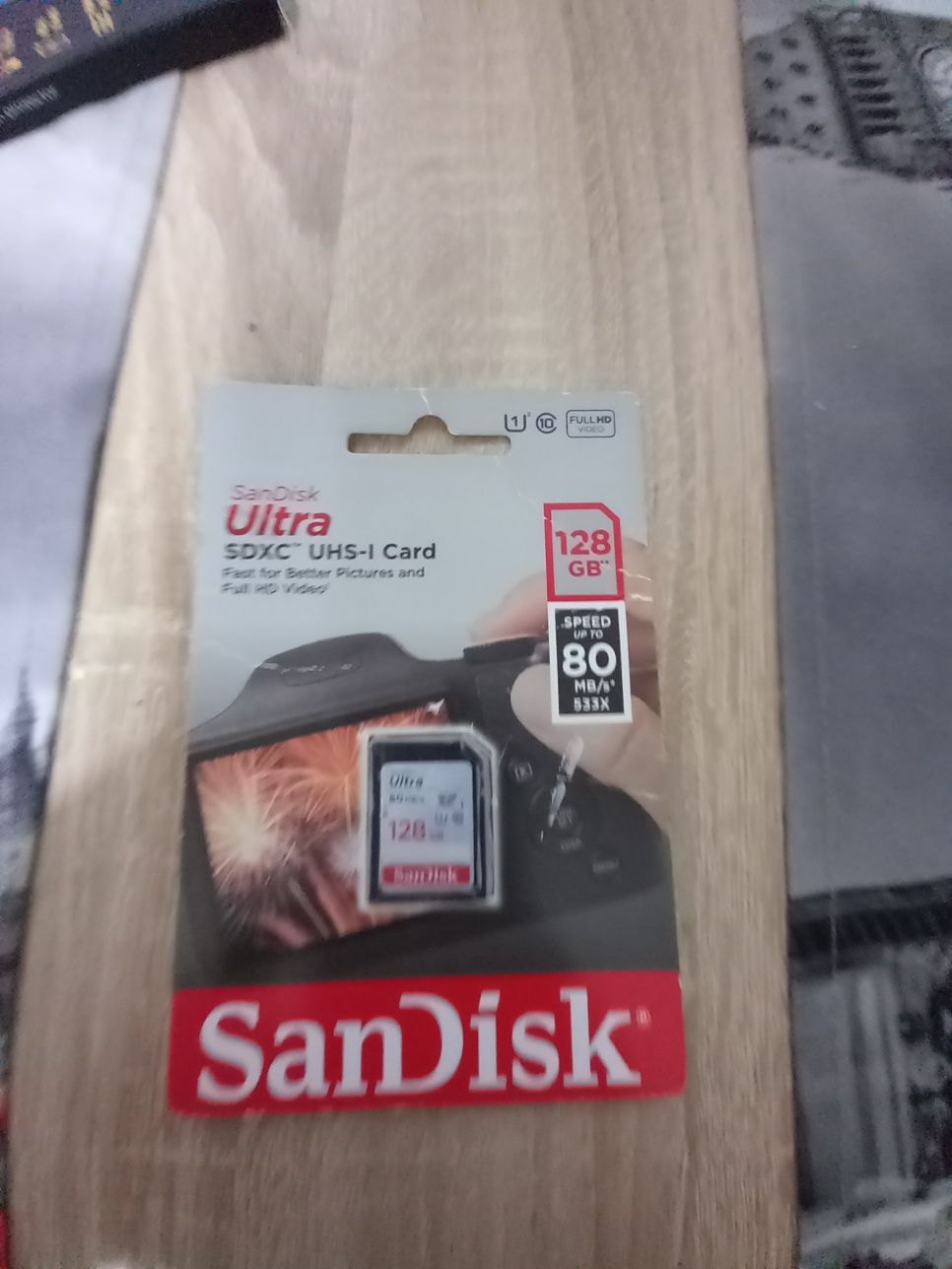 Vând card de memorie SD de 128 gb , nou nouț calitate la cutie.