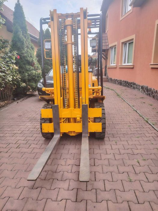 Vând stivuitor Mitsubishi FG 25 T