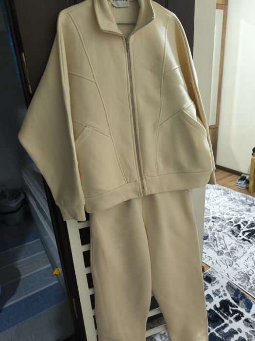 Женский спортивный костюм