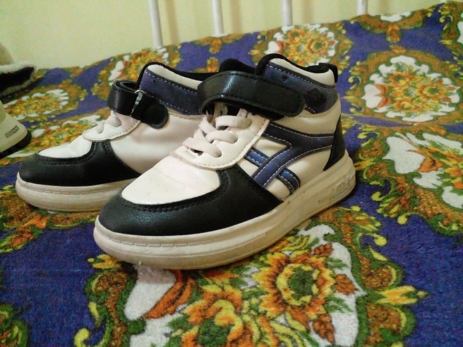 Продается обувь в отличном состояние