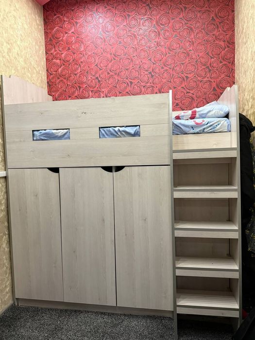 Детская кровать со встроенным шкафом