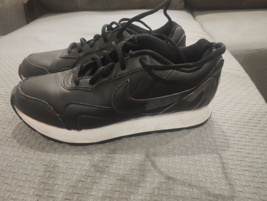 Дамски кожени маратонки Nike