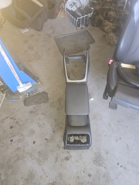 Cotiera audi a4 b8 pretul este pentru capacul de piele fara tunel