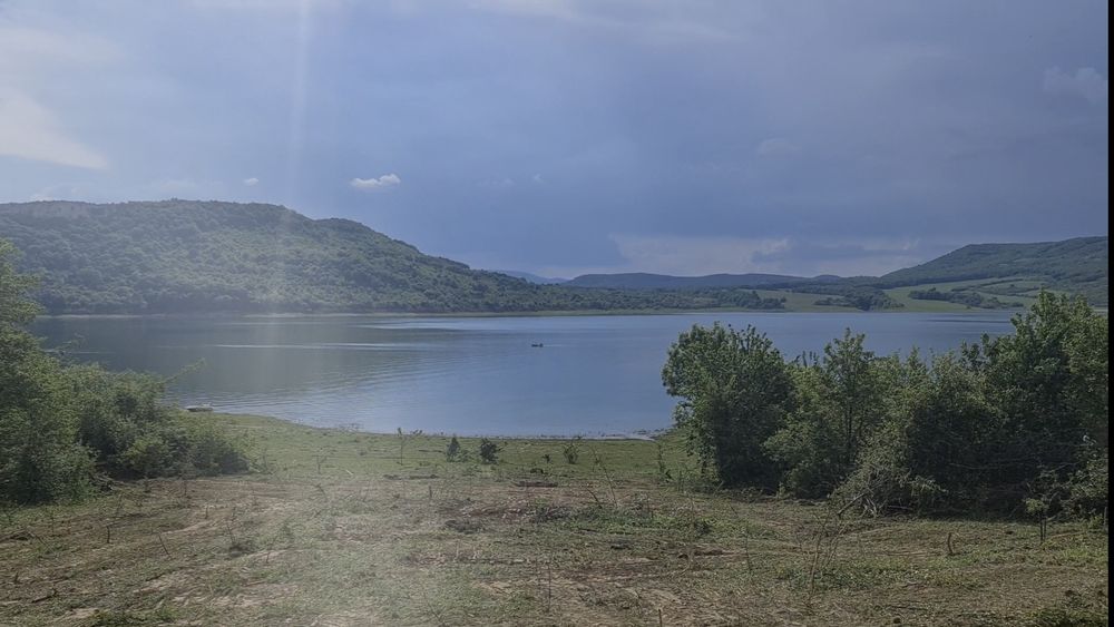 Продавам парцел на брега на яз.Цонево