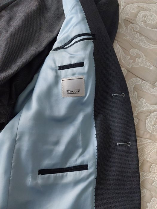 Costum SEROUSSI marime 50, gri cu dungi fine