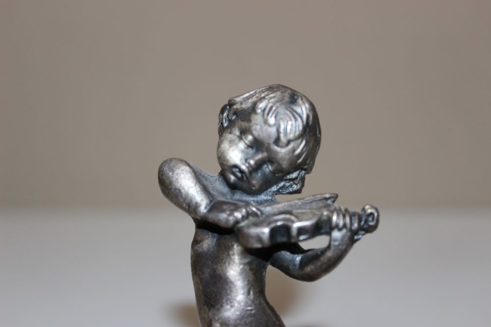 Figurina "Baiat cu vioara" Italia- Peltro - Argentato 999