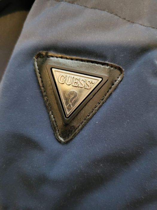 Vând geaca de iarna Guess