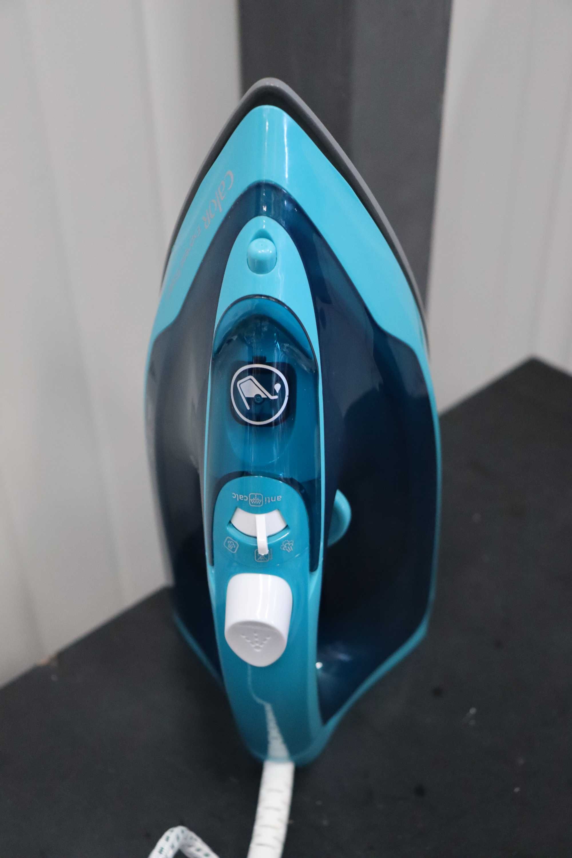 Парна ютия Calor Express FV2851C0, 2400W, парен удар 160г