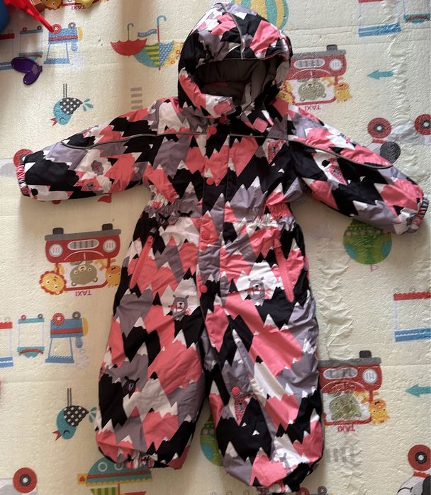 Продам зимний комбинезон для девочки