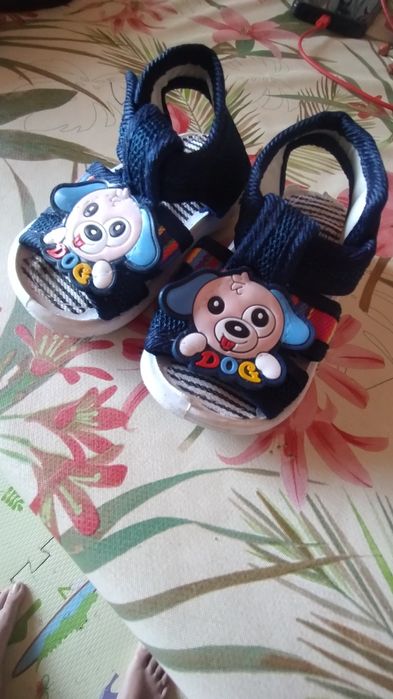 Vând sandale băiat mărimea 17