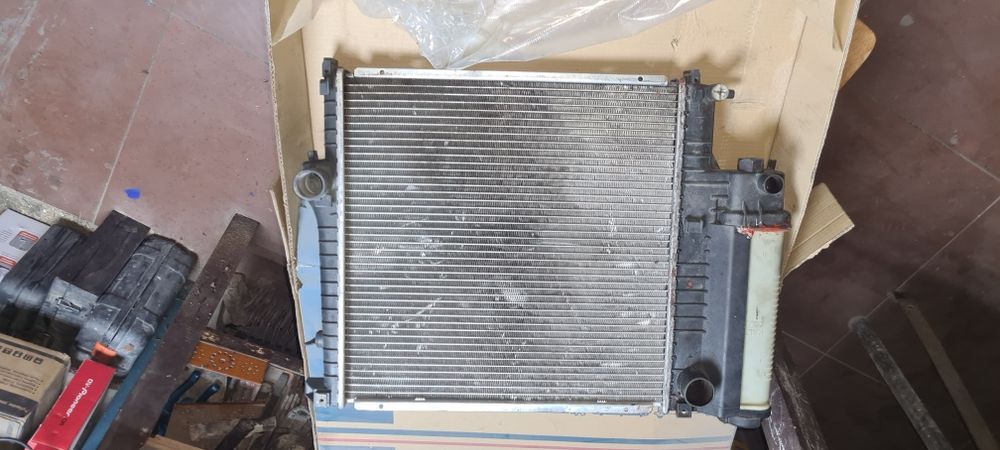 Продам основной радиатор бмв е36 (м50)