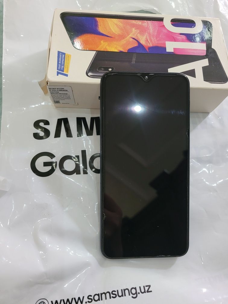 Samsung Galaxy A 10 qora rangda