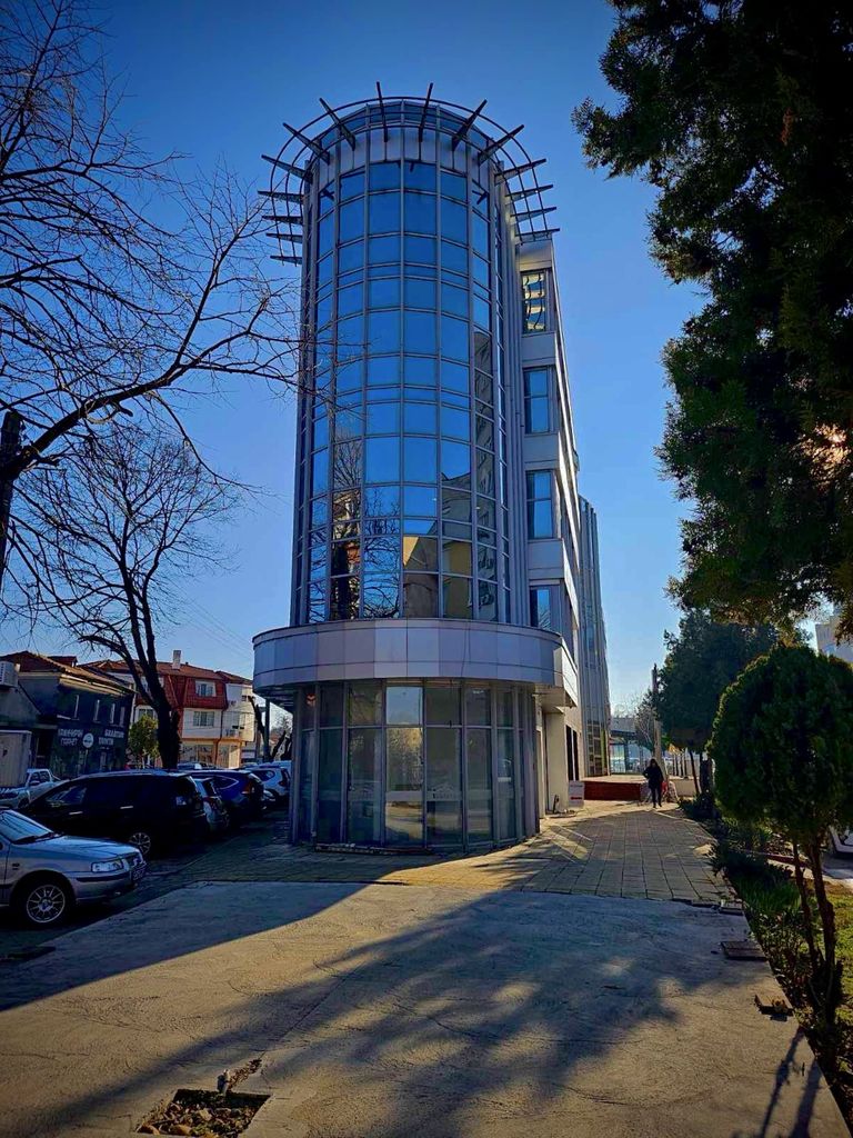 Продава се Двустаен апартамент в Силистра, Център - 77 кв.м за 1104 €/кв.м - Снимка #1