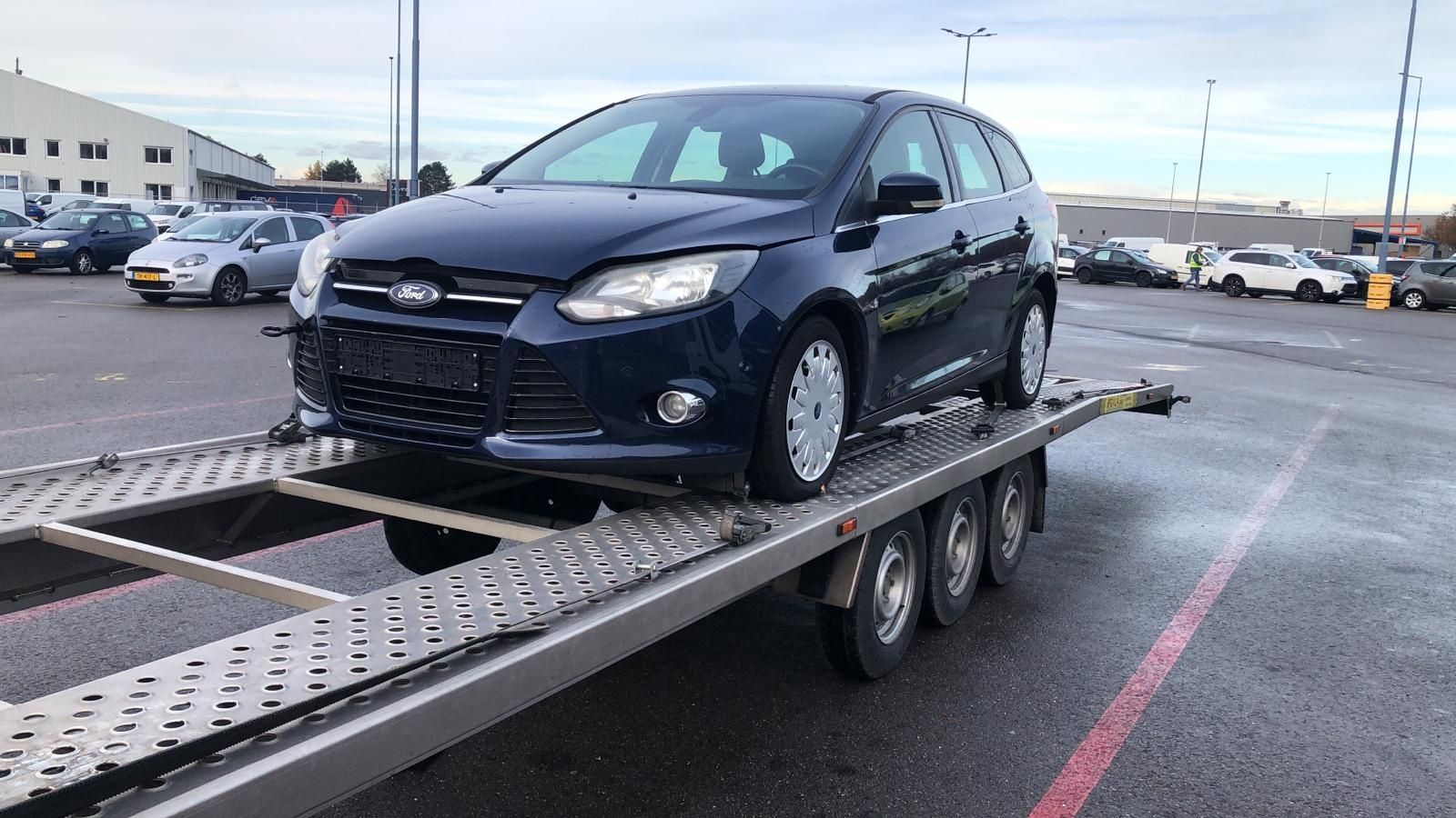 Dezmembrez Ford focus mk3 motor 1l benzina