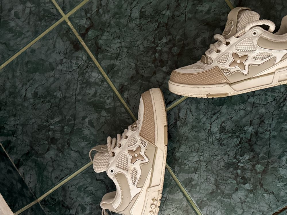 Lv skate bej 42 .