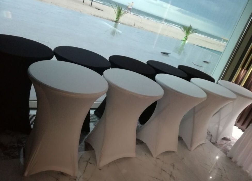 Inchiriez dozatoare ,mese ,scaune,corturi si logistica