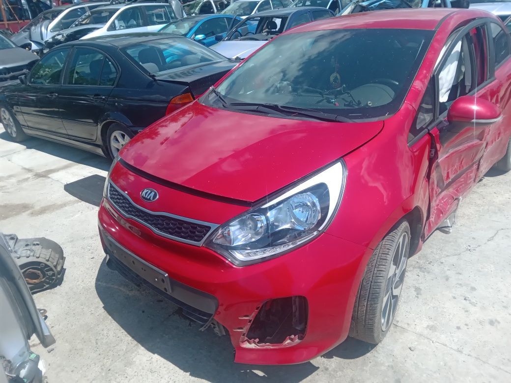 Dezmembrez kia rio 2014