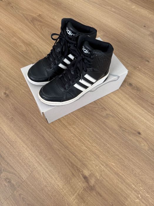 ADIDAS оригинални дамски маратонки.Като нови!