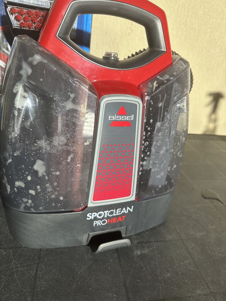 Aspirator cu spălare bissell Spotclean proheat