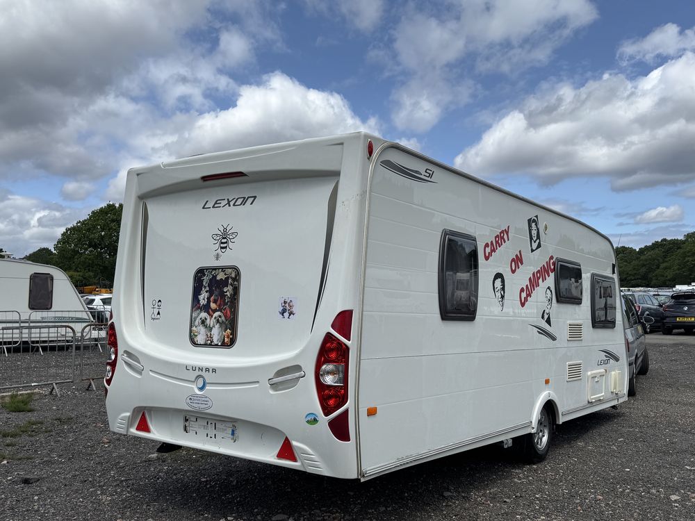Rulota 2010 lunar lexon SI cu pat island,motor mover, cort mare etc